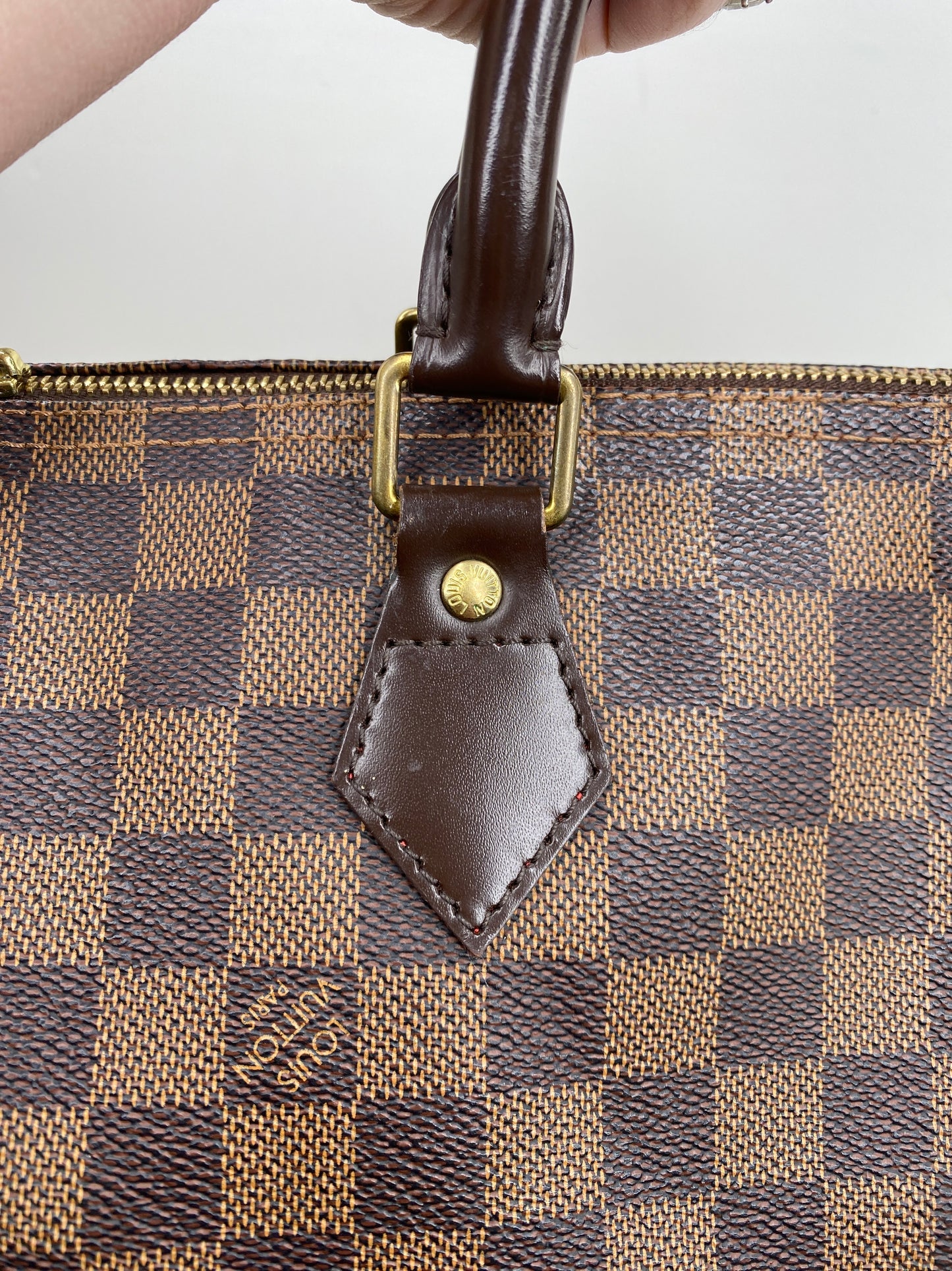 Louis Vuitton Speedy 30 in Damier Ebene / LV Vintage Pre-Loved Handbag