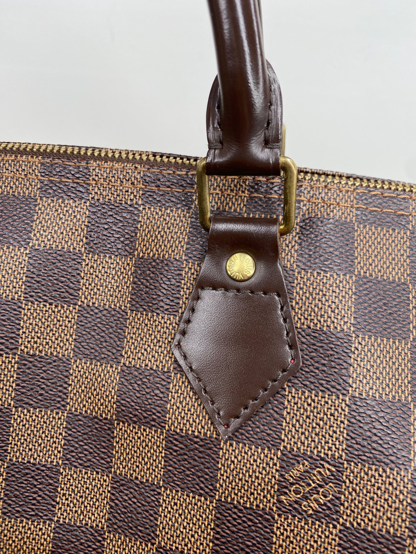 Louis Vuitton Speedy 30 in Damier Ebene / LV Vintage Pre-Loved Handbag