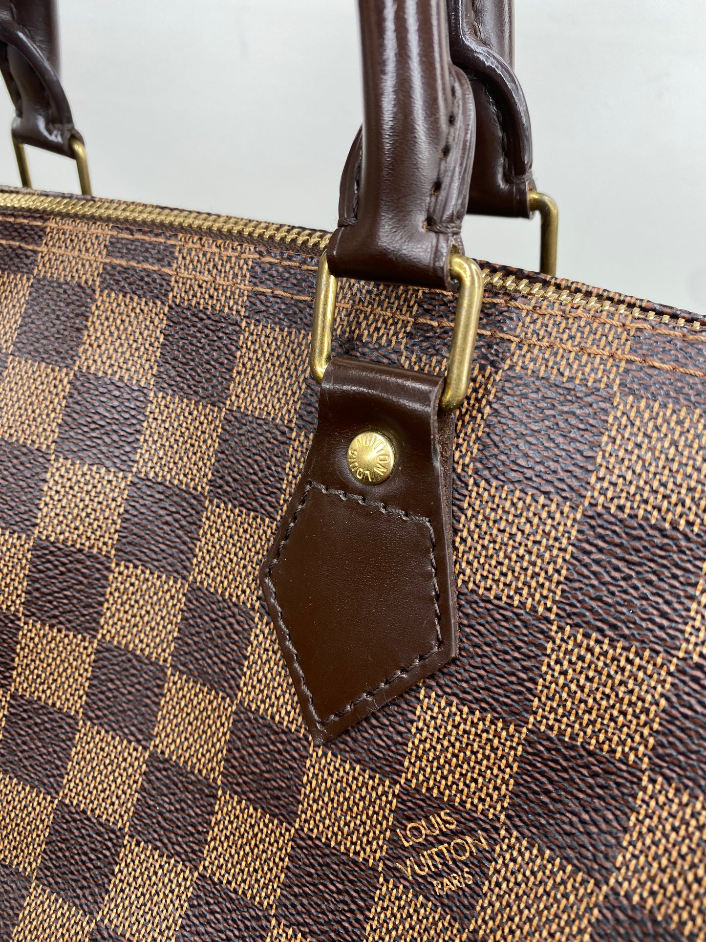 Louis Vuitton Speedy 30 in Damier Ebene / LV Vintage Pre-Loved Handbag