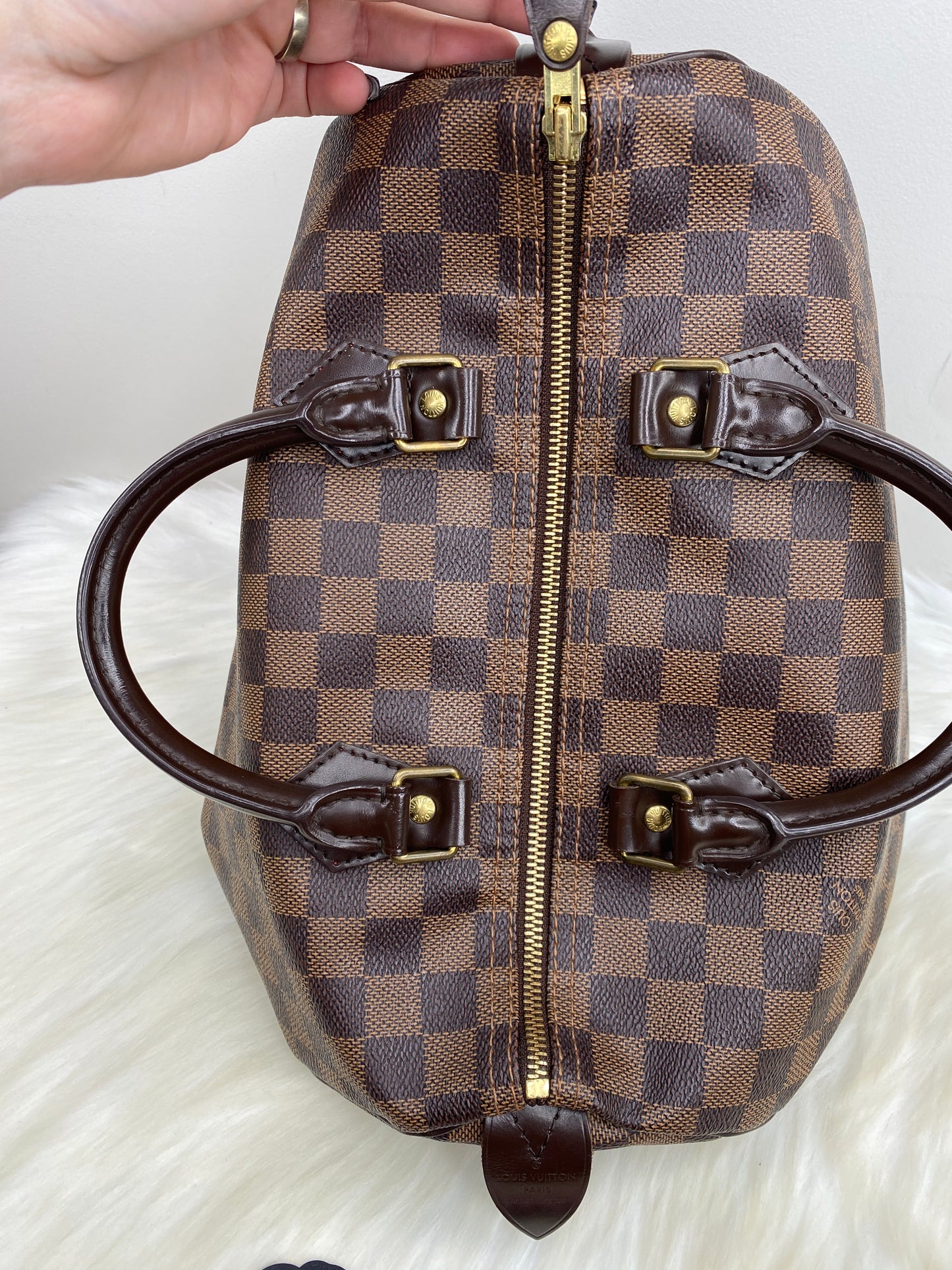Louis Vuitton Speedy 30 in Damier Ebene / LV Vintage Pre-Loved Handbag