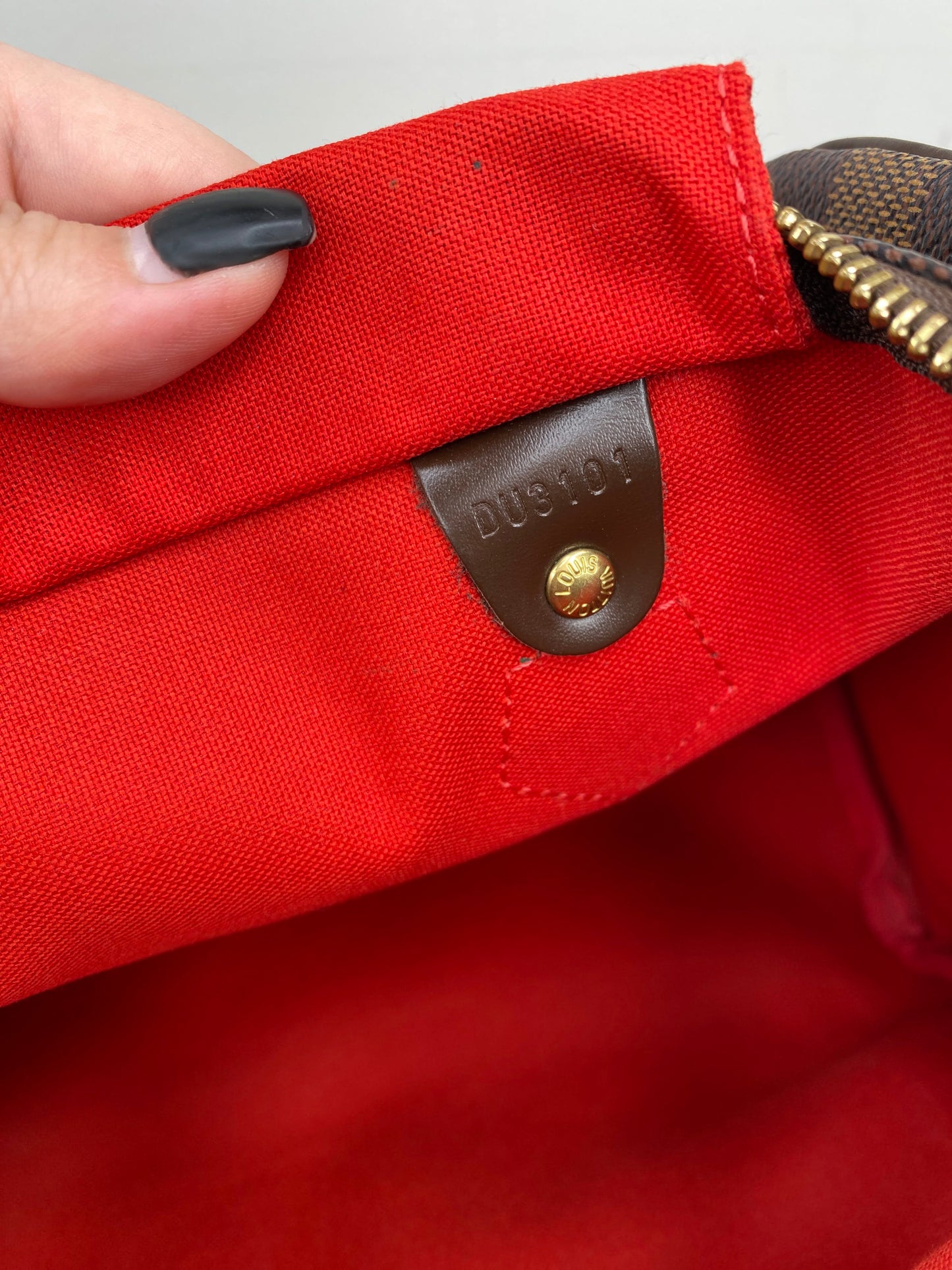 Louis Vuitton Speedy 30 in Damier Ebene / LV Vintage Pre-Loved Handbag