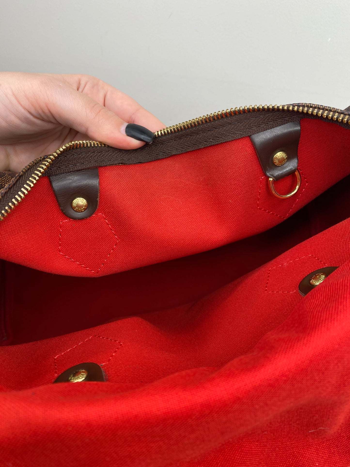 Louis Vuitton Speedy 30 in Damier Ebene / LV Vintage Pre-Loved Handbag