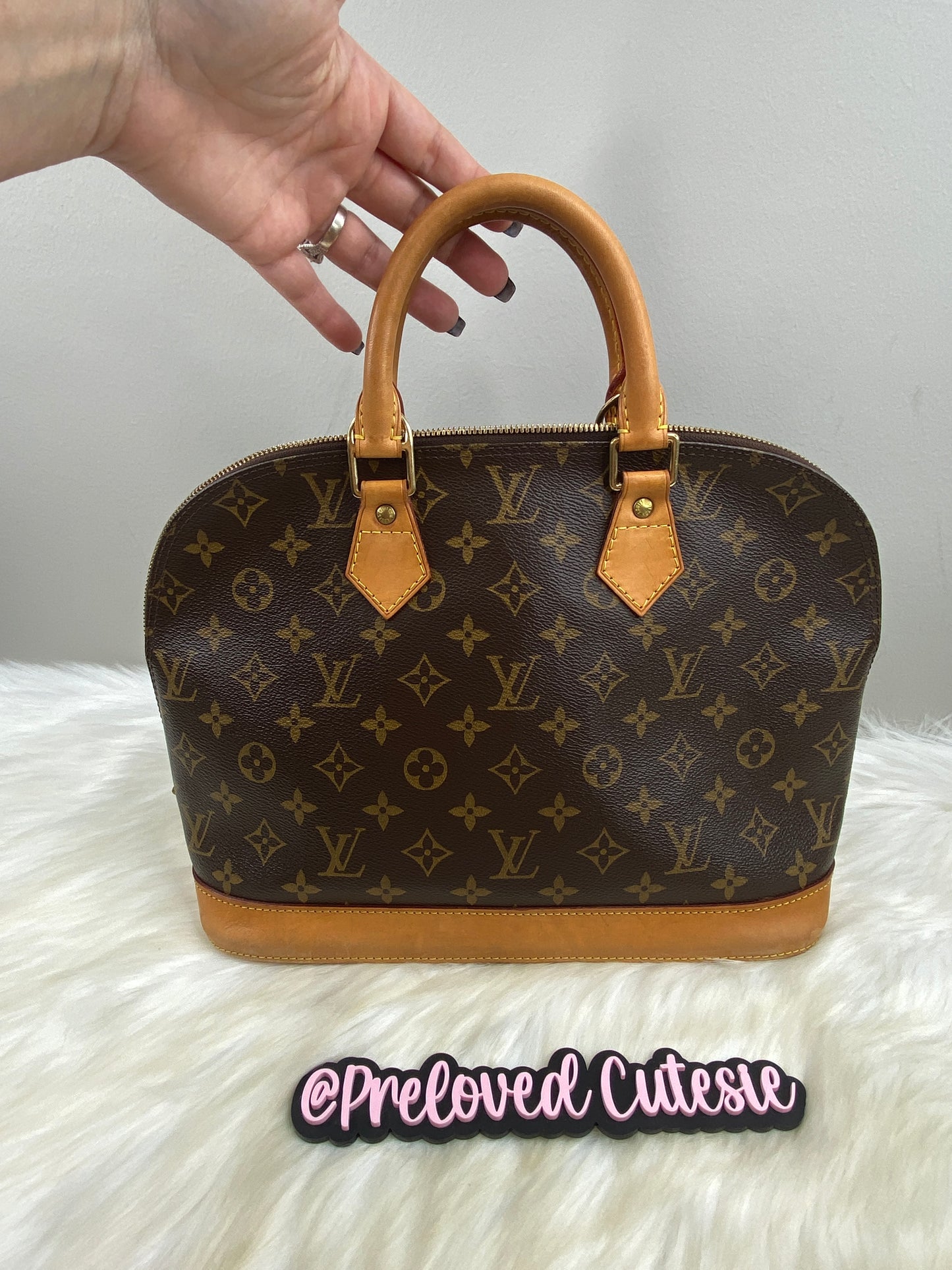 Louis Vuitton Alma PM in Monogram Canvas / LV Vintage Pre-Loved Handbag