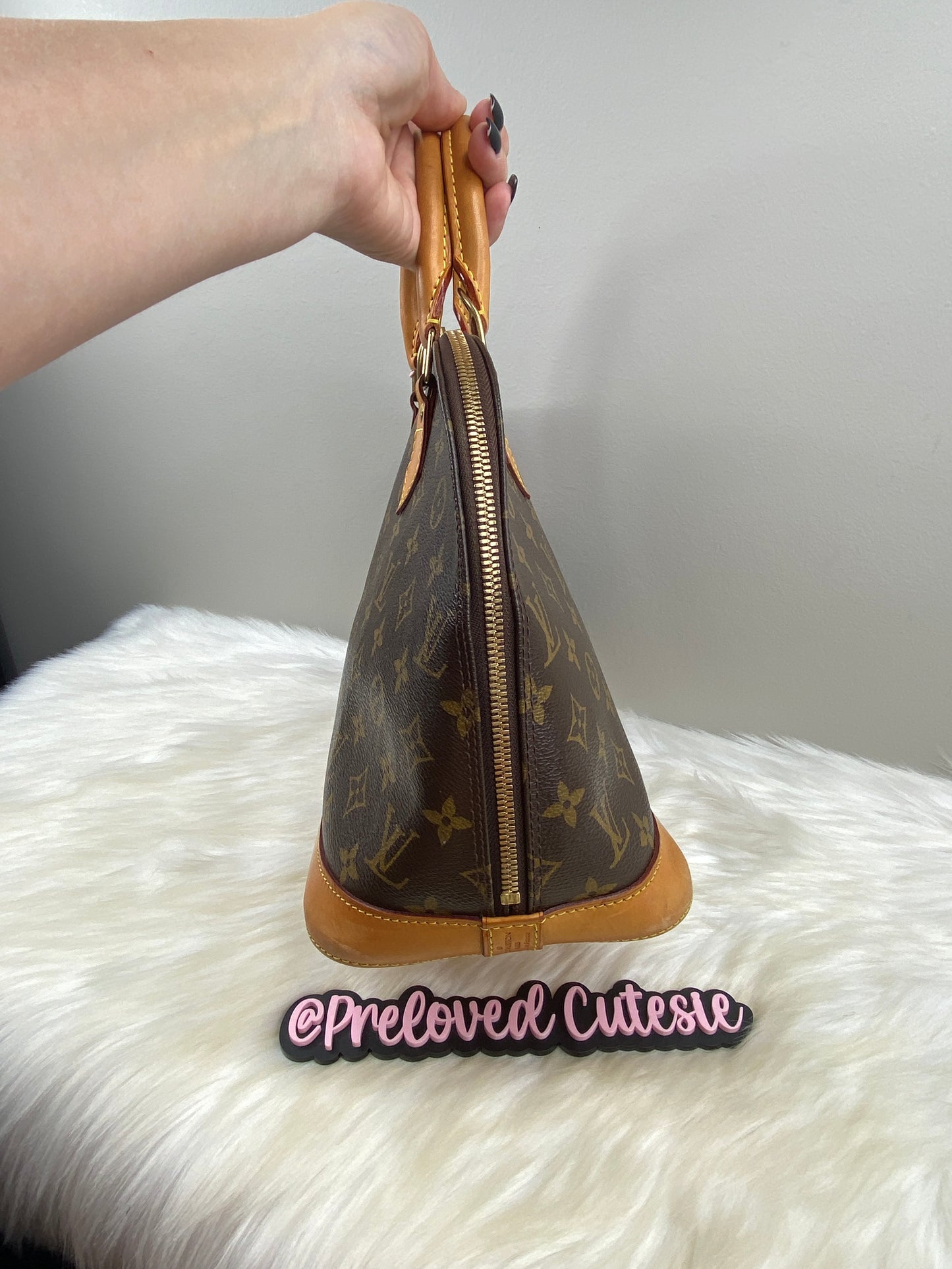 Louis Vuitton Alma PM in Monogram Canvas / LV Vintage Pre-Loved Handbag