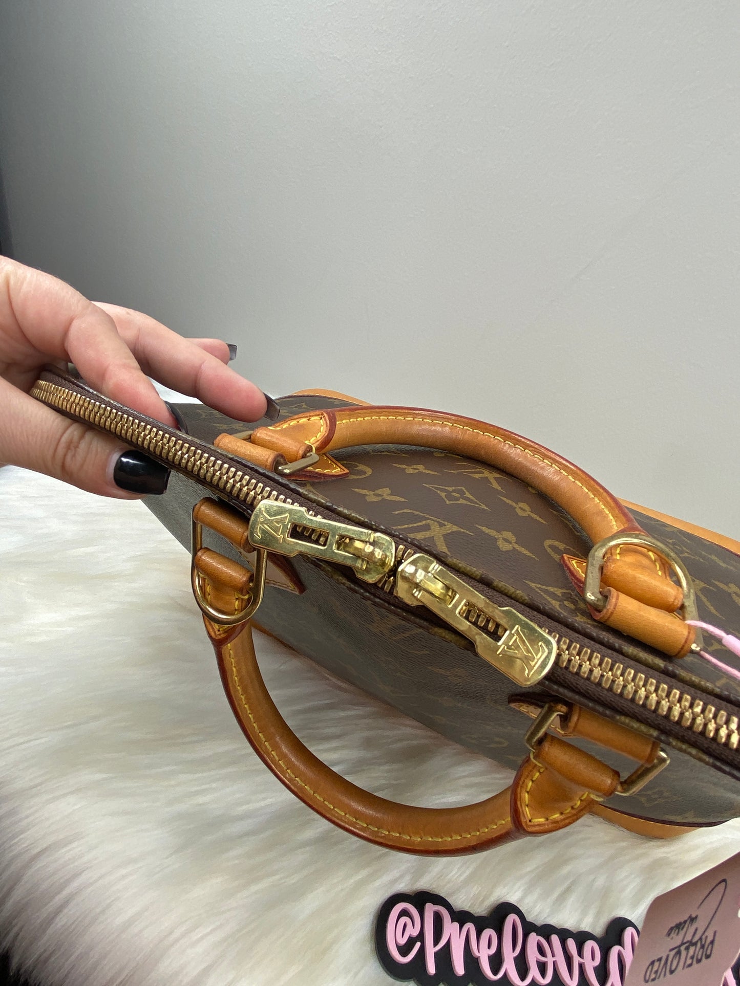 Louis Vuitton Alma PM in Monogram Canvas / LV Vintage Pre-Loved Handbag