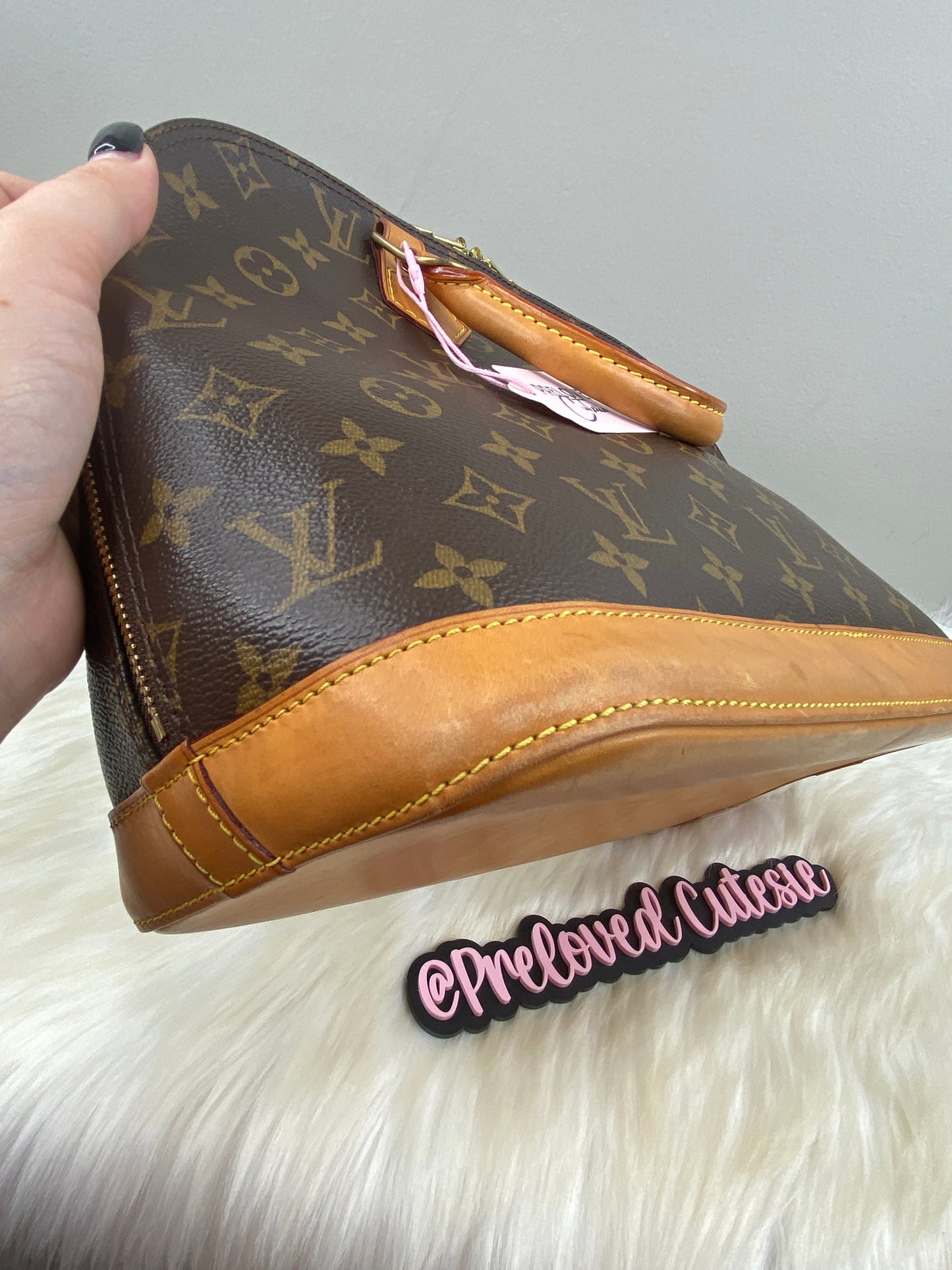 Louis Vuitton Alma PM in Monogram Canvas / LV Vintage Pre-Loved Handbag