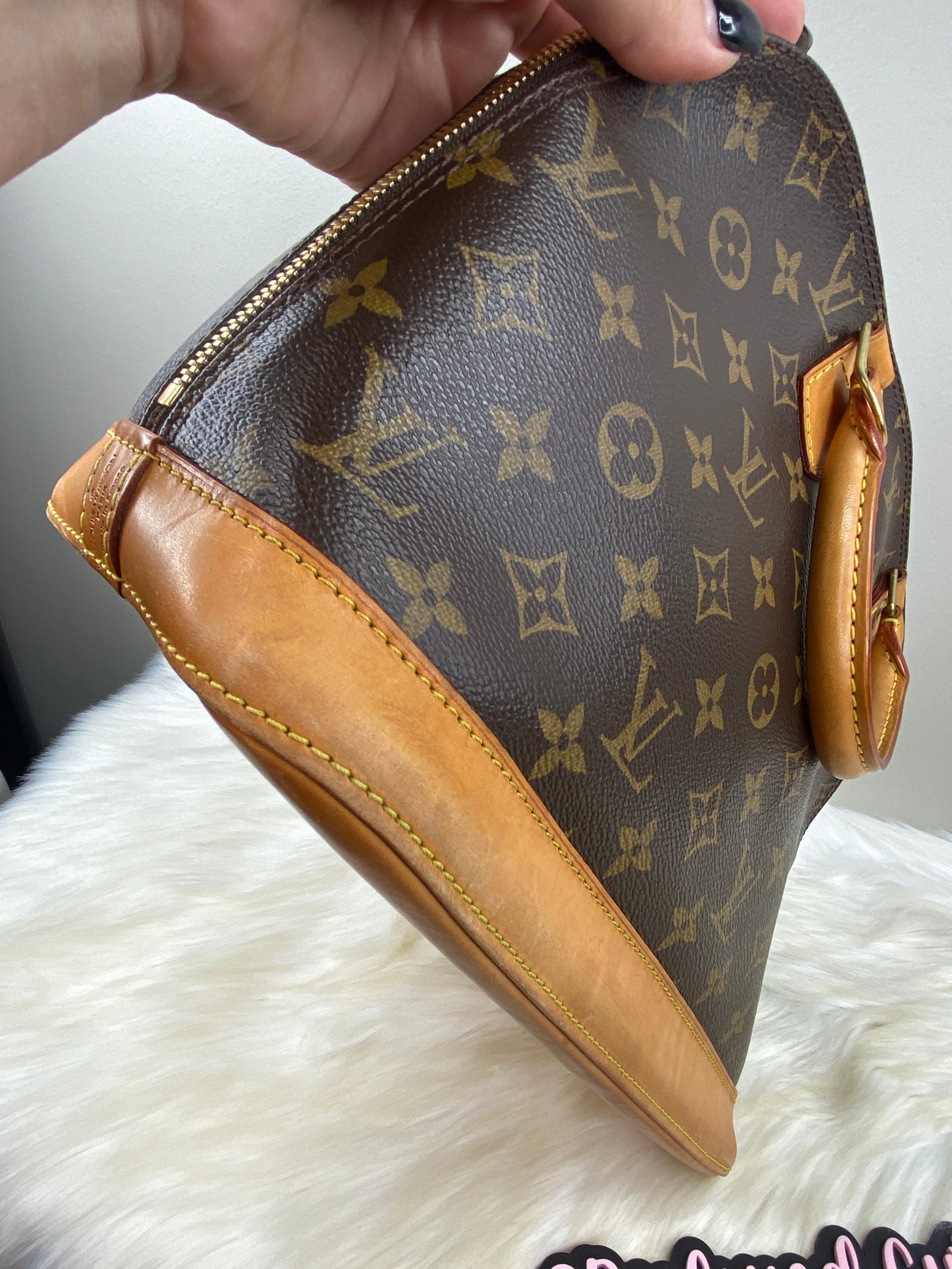 Louis Vuitton Alma PM in Monogram Canvas / LV Vintage Pre-Loved Handbag