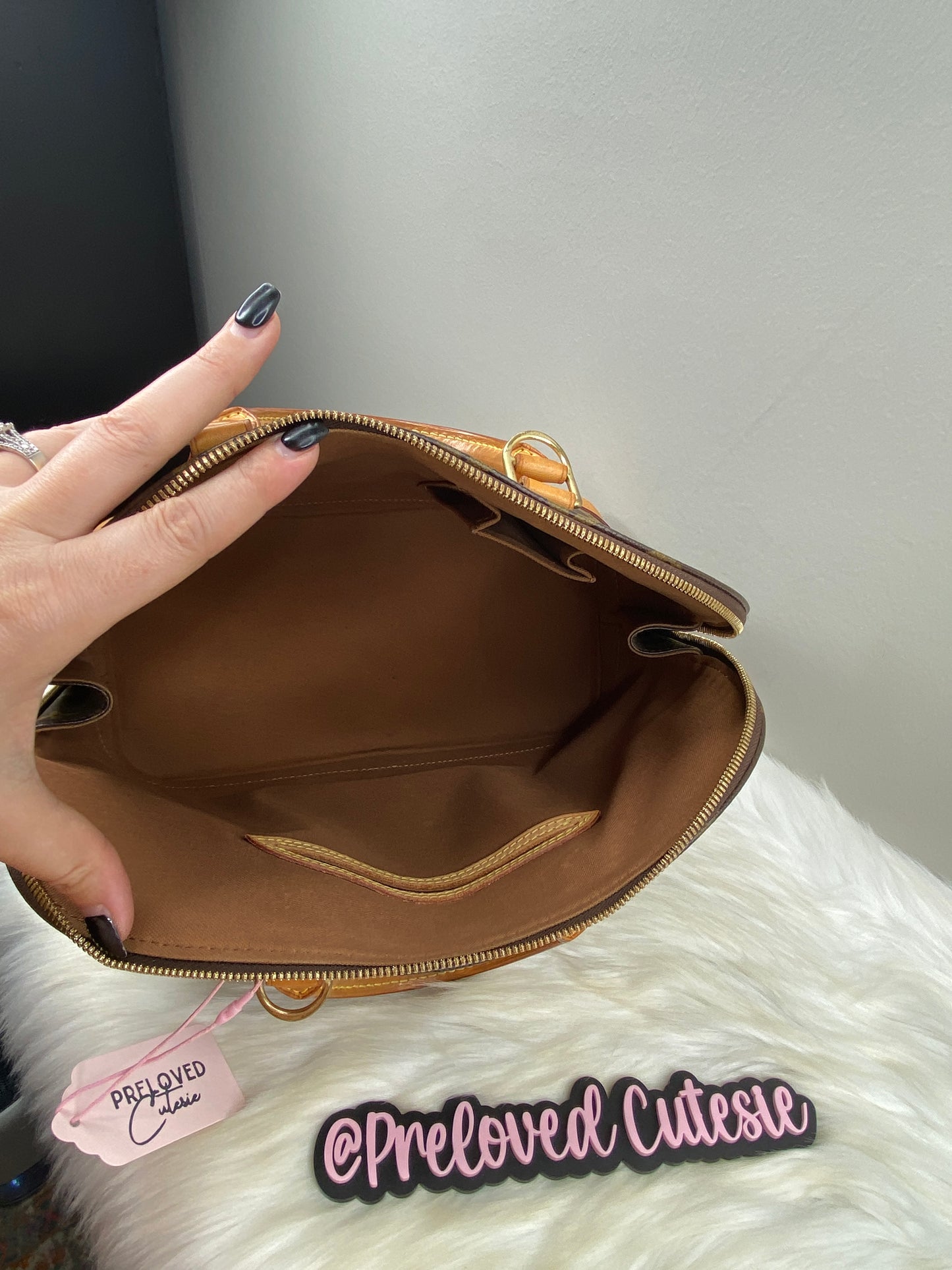 Louis Vuitton Alma PM in Monogram Canvas / LV Vintage Pre-Loved Handbag