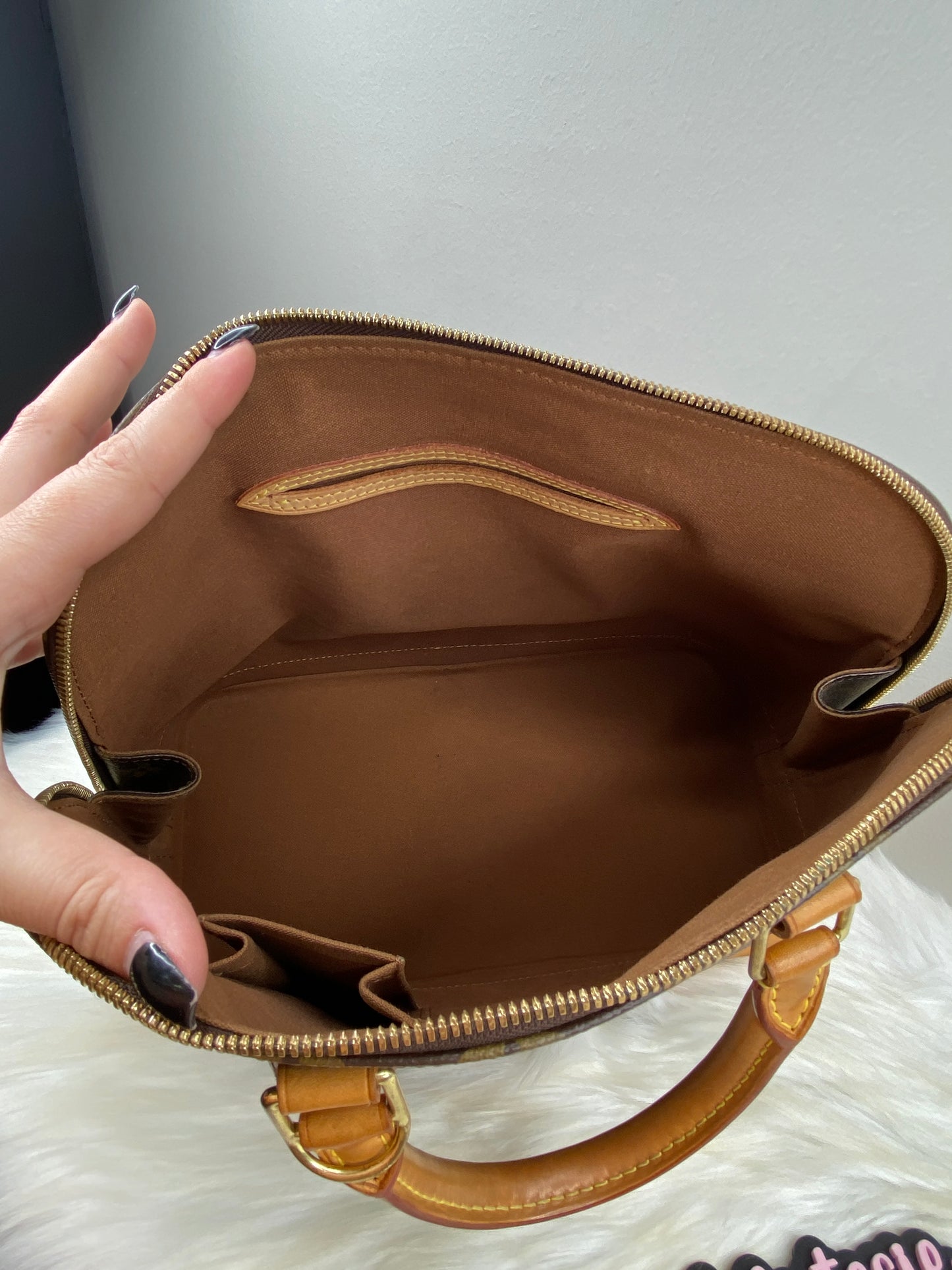 Louis Vuitton Alma PM in Monogram Canvas / LV Vintage Pre-Loved Handbag