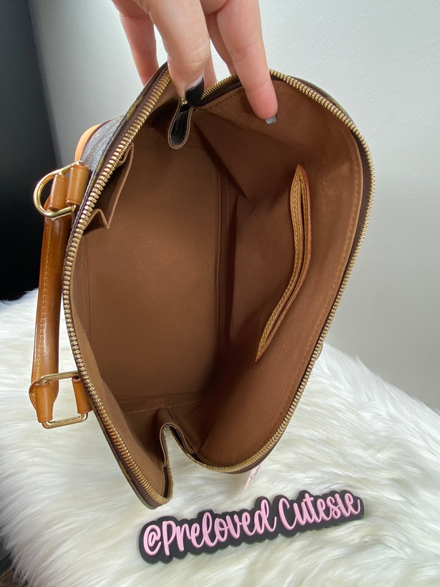 Louis Vuitton Alma PM in Monogram Canvas  / LV Vintage Pre-Loved Handbag