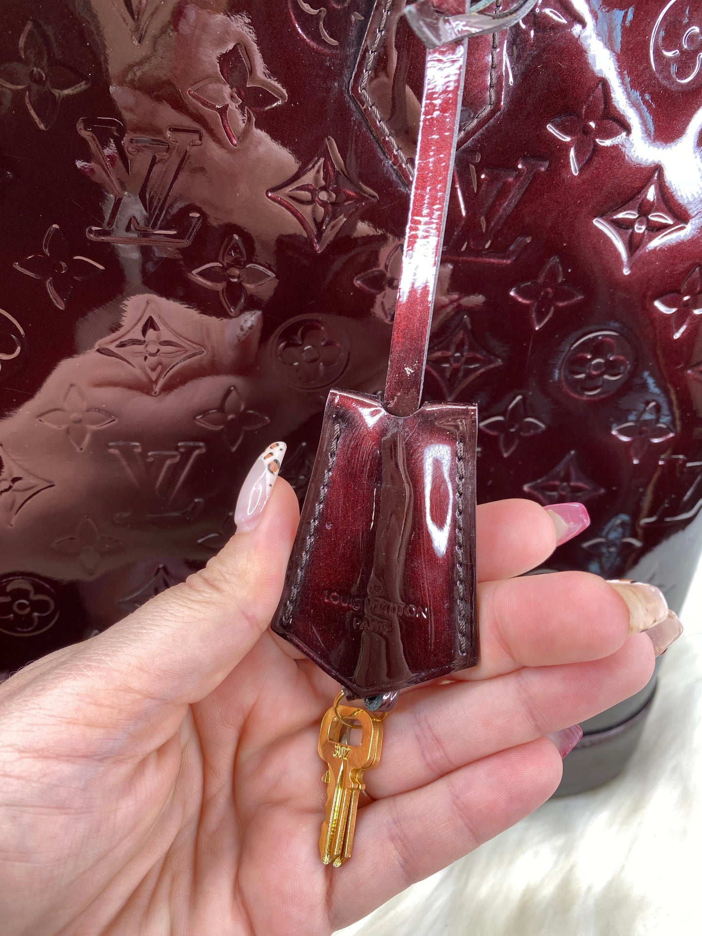 Louis Vuitton Alma GM Vernis in Amarante Red - LV Pre-Loved