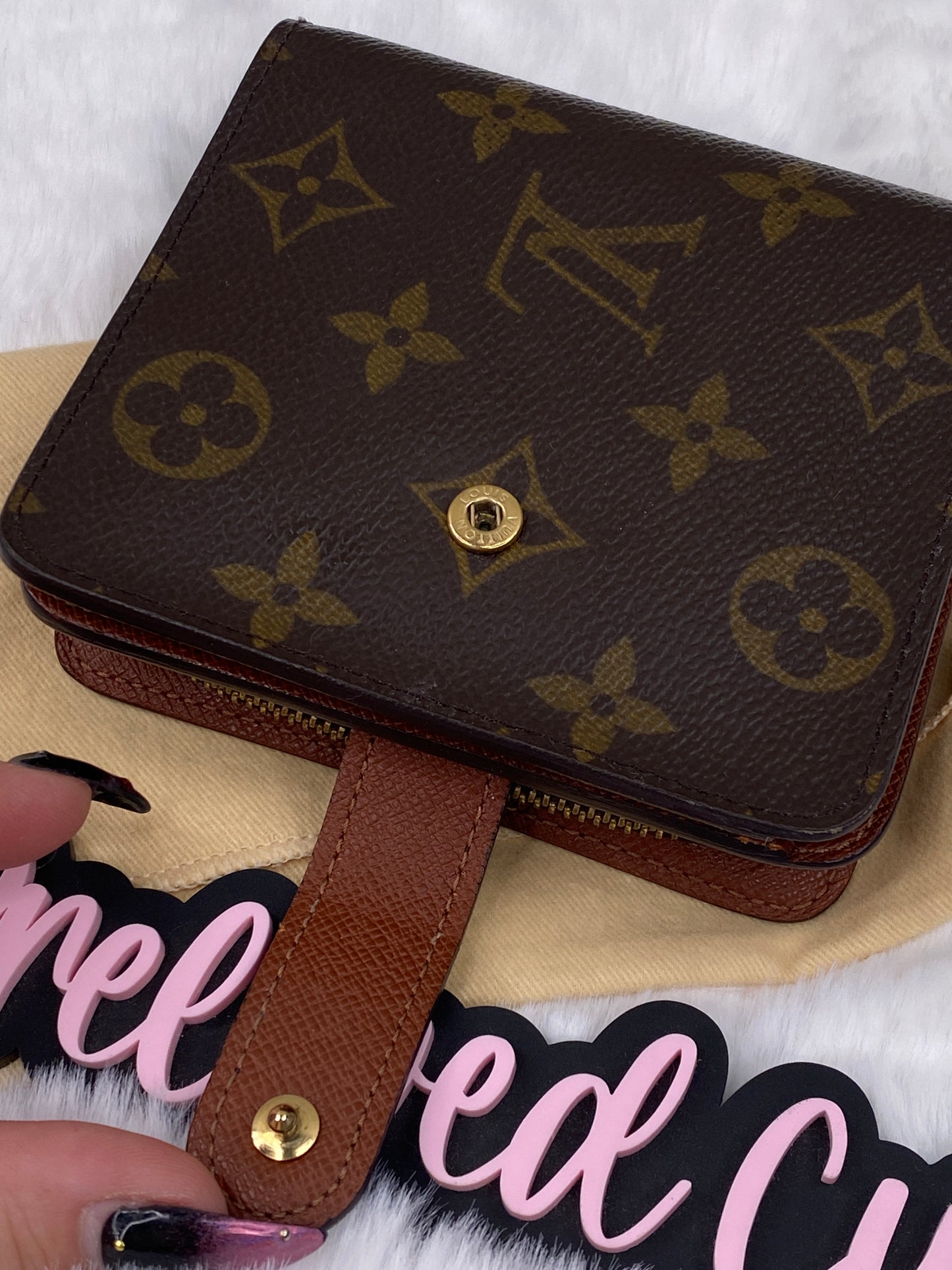 CUTESIE PRE-LOVED - LOUIS VUITTON - VINTAGE MONOGRAM ZIP COMPACT WALLET / CARD HOLDER