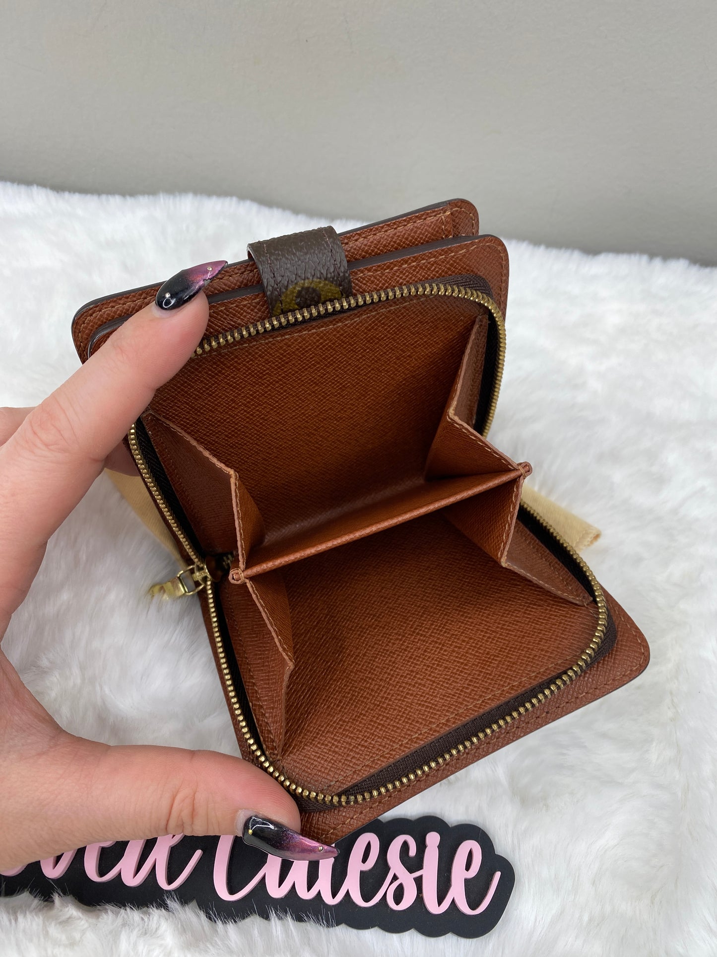 CUTESIE PRE-LOVED - LOUIS VUITTON - VINTAGE MONOGRAM ZIP COMPACT WALLET / CARD HOLDER