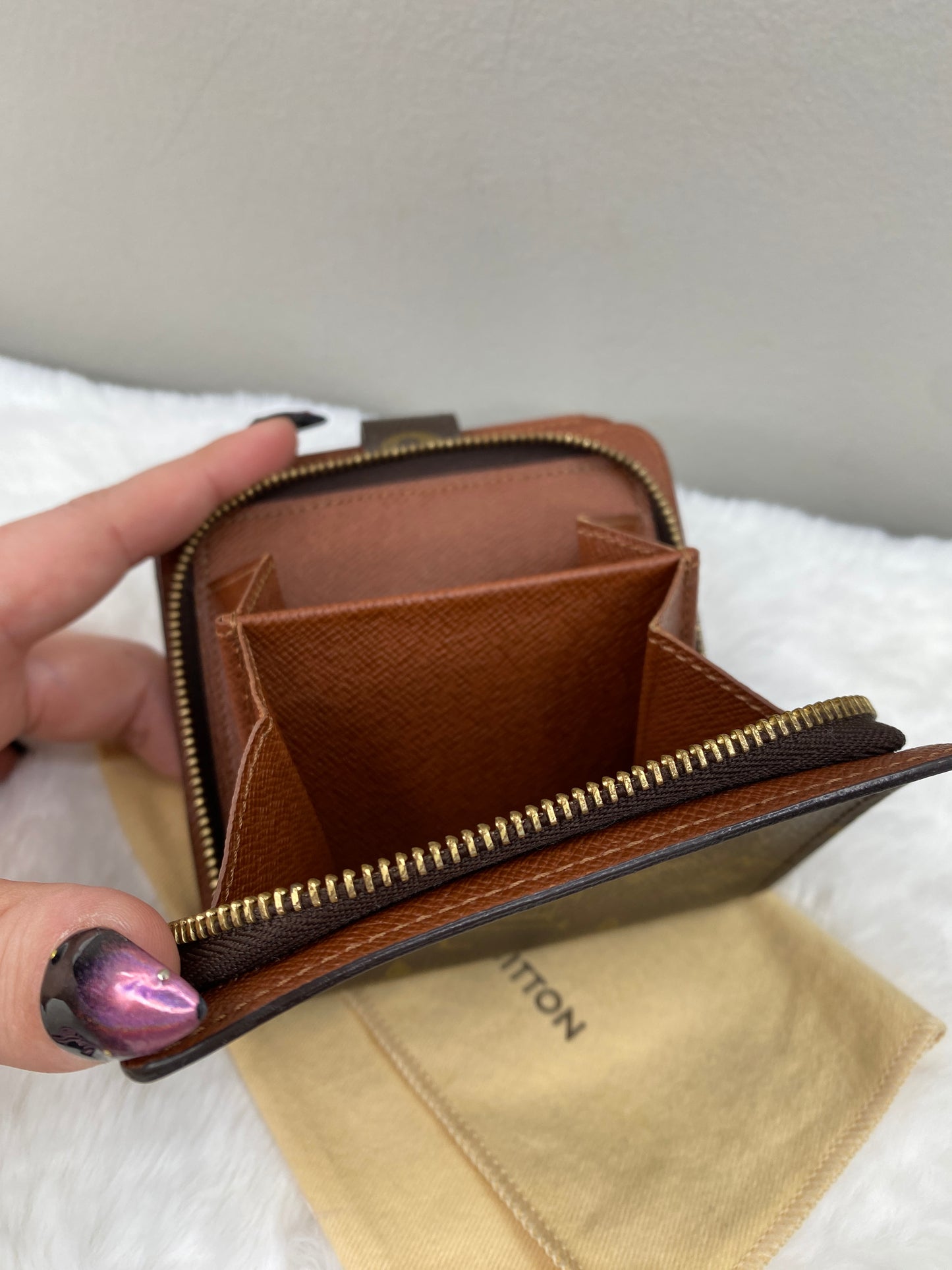 CUTESIE PRE-LOVED - LOUIS VUITTON - VINTAGE MONOGRAM ZIP COMPACT WALLET / CARD HOLDER