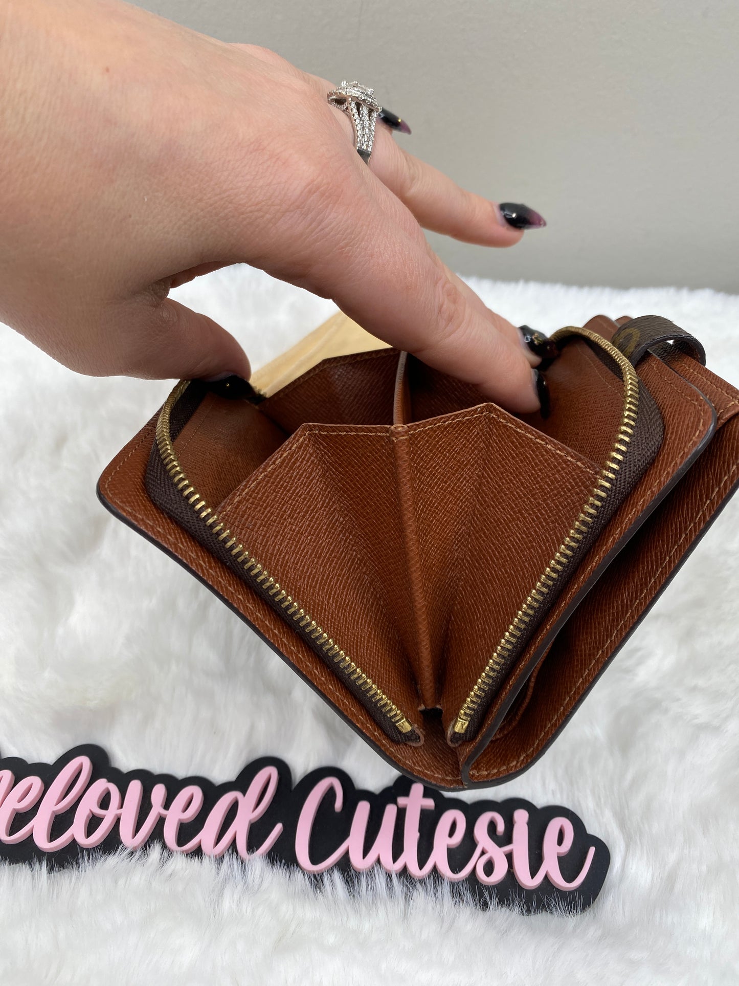 CUTESIE PRE-LOVED - LOUIS VUITTON - VINTAGE MONOGRAM ZIP COMPACT WALLET / CARD HOLDER