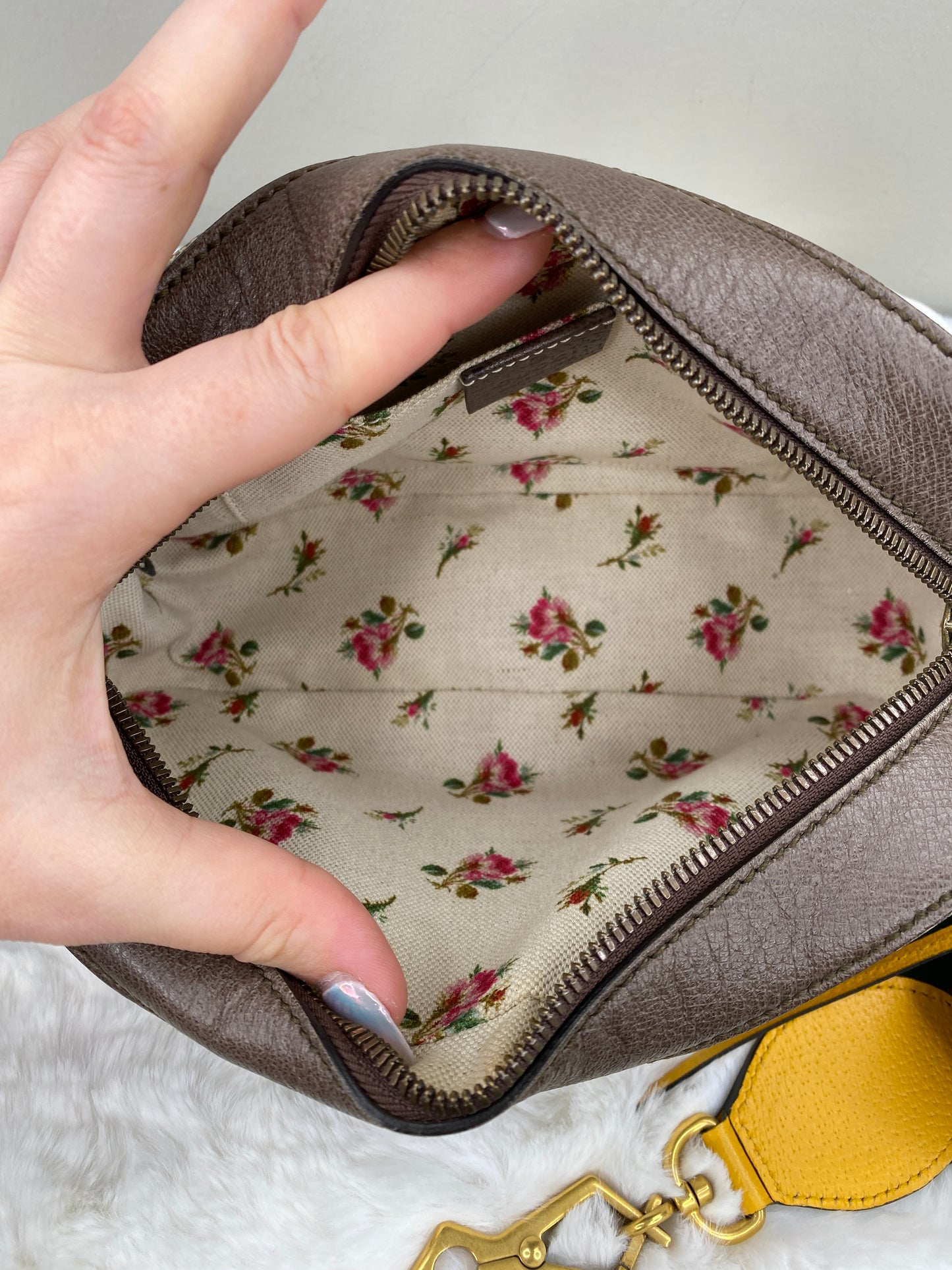 Gucci Neo Vintage | GG Supreme Canvas | Messenger Crossbody Bag